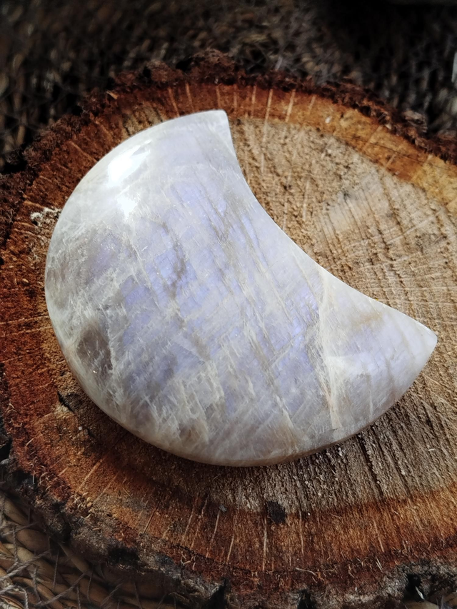 Croissant de pierre de lune beige 