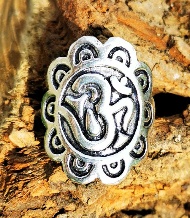 Anneau OM laiton couleur argent