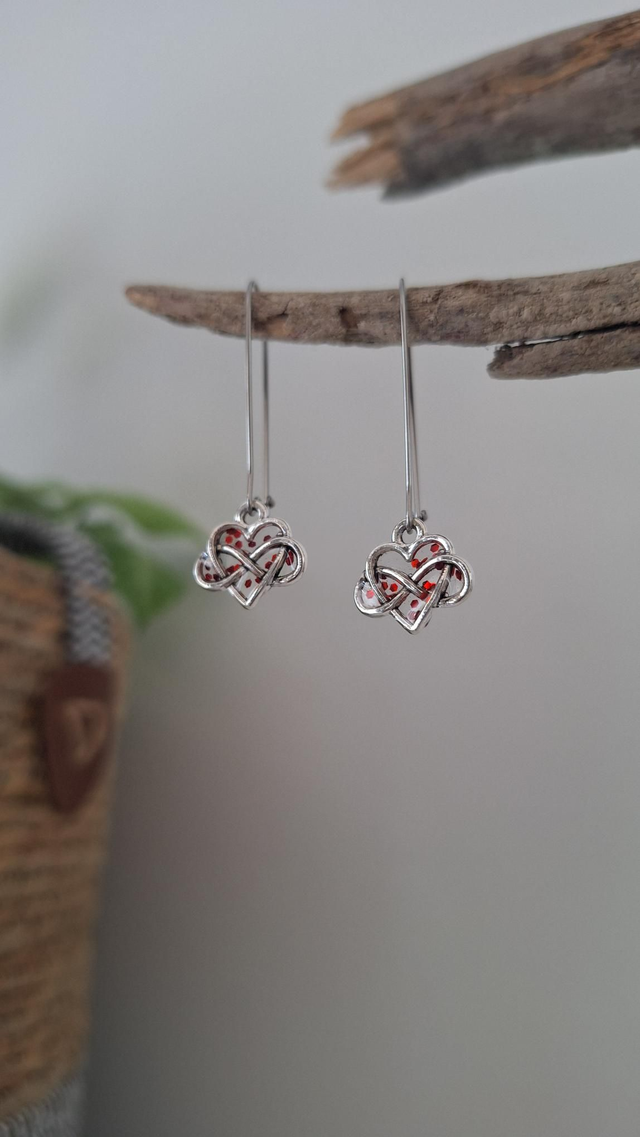 Boucles oreilles cœurs infinis paillettes rouges 