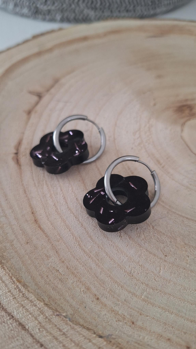 Boucles d&#039;oreilles créoles fleurs noir/feuille rose 