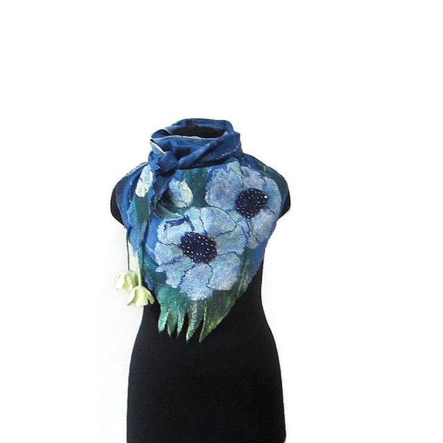 Scialle lana merino seta perline Scialle feltro fiori di lana fatto a mano bactus infeltrimento blu donna Regalo unico per le donne