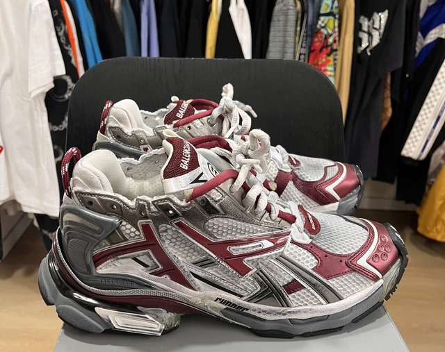 Balenciaga runner size 42 NEW