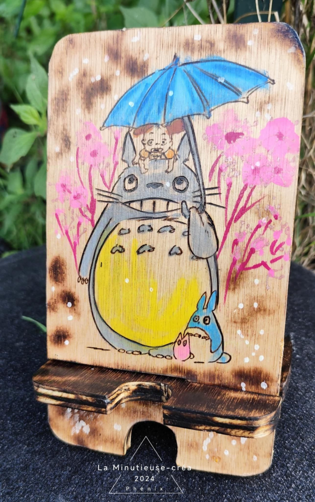 SUPPORT DE CHARGE TELEPHONE TOTORO