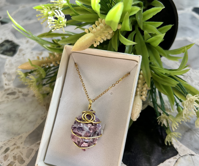 Lepidolite mica grezza , Prov : Madagascar 🇲🇬, acciaio inox 