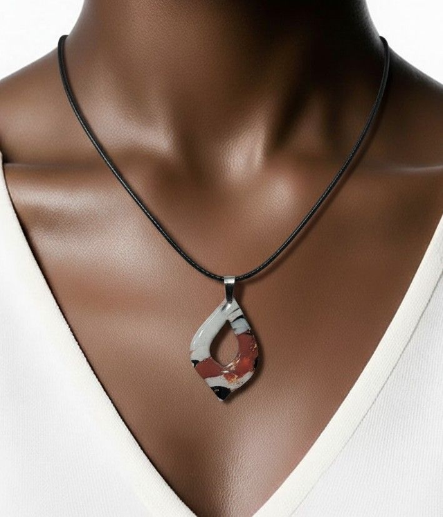 Pendentif goutte marron/blanc