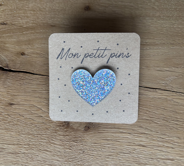 Pin’s coeur argenté paillettes