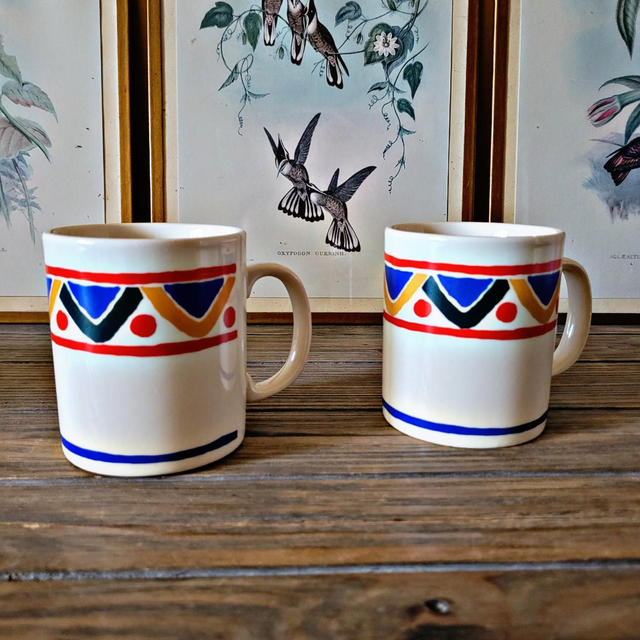 Tasses vintage Mobil années 70, décor géométrique