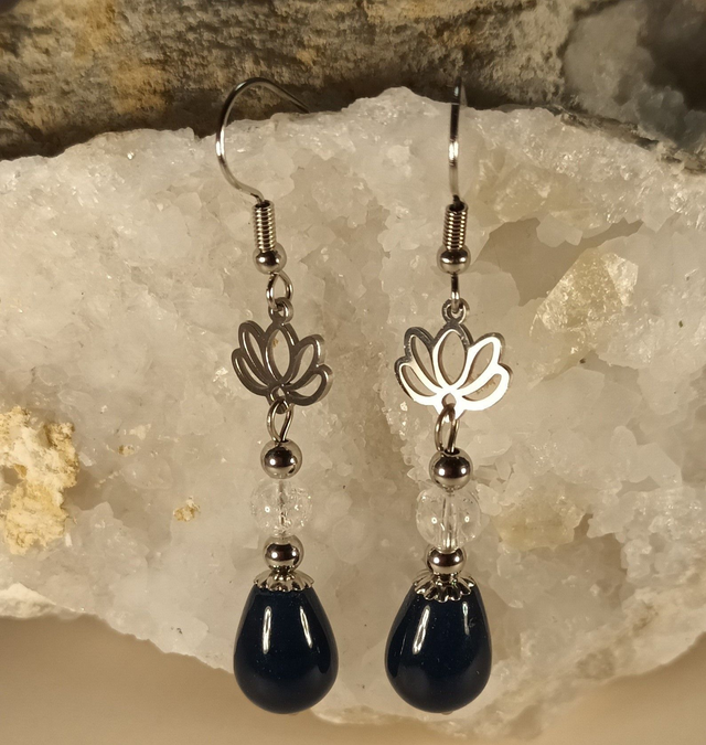 Boucles d&#039;oreilles en jade bleu et cristal de roche