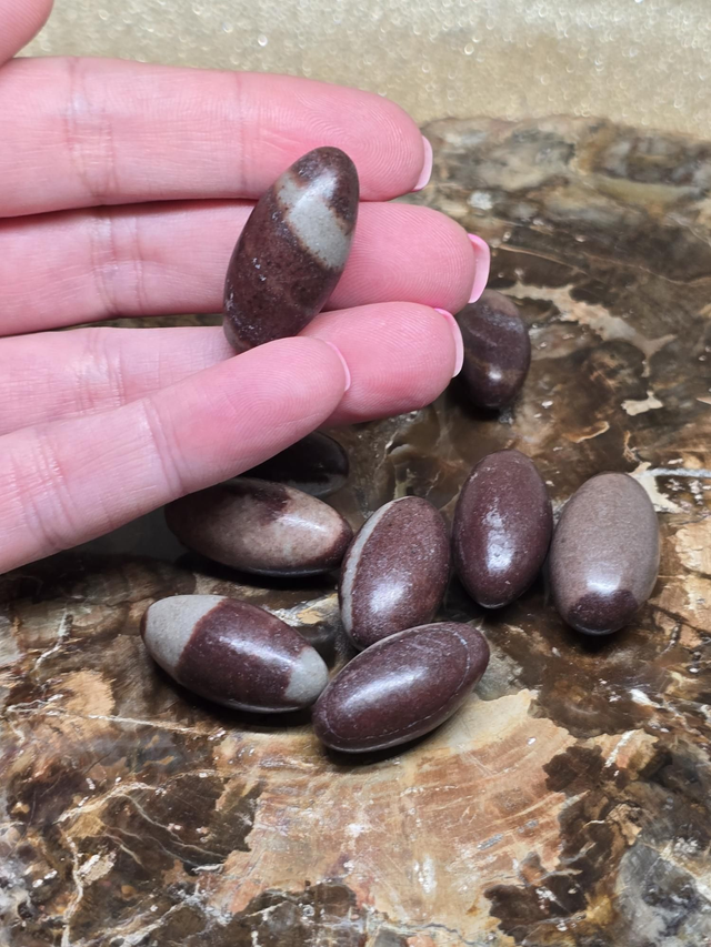 Shiva lingam pierre roulée 