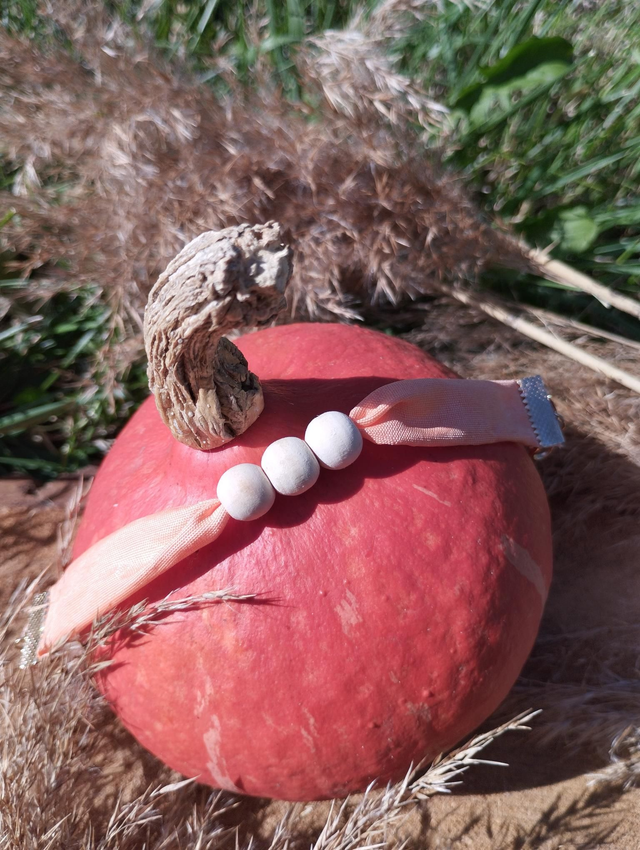 Bracelet en tissus 3 perles de bois - motif citrouille 2