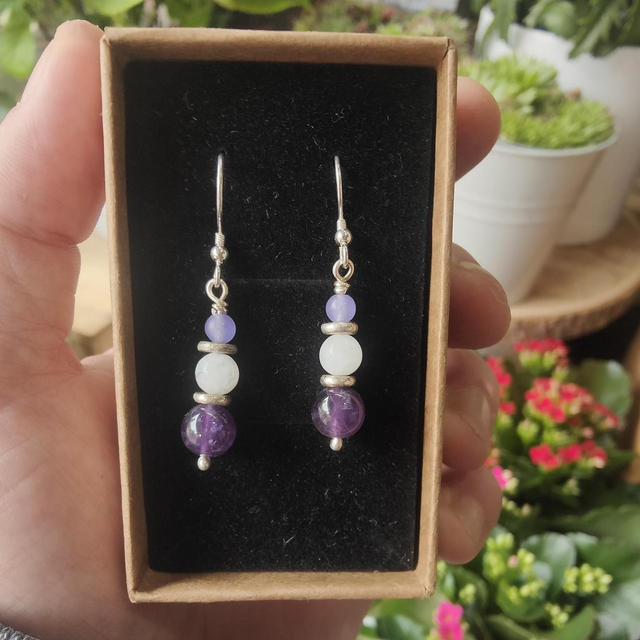 Boucles d&#039;oreilles &quot;Harmonie&quot; Triple : Calcédoine, Péristérite et Améthyste 