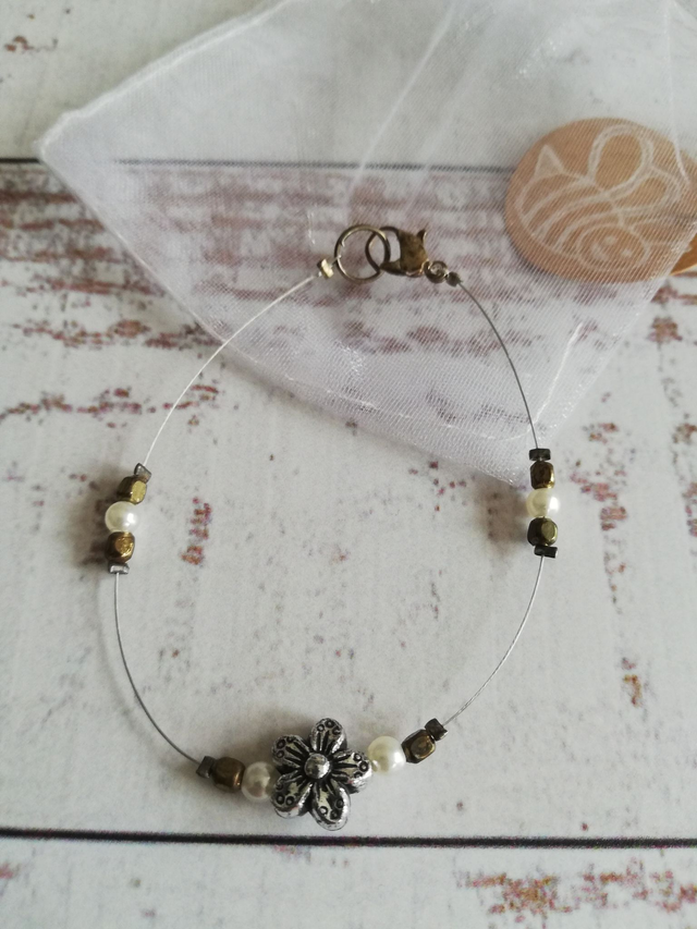 Delicate Wired Flower Bracelet