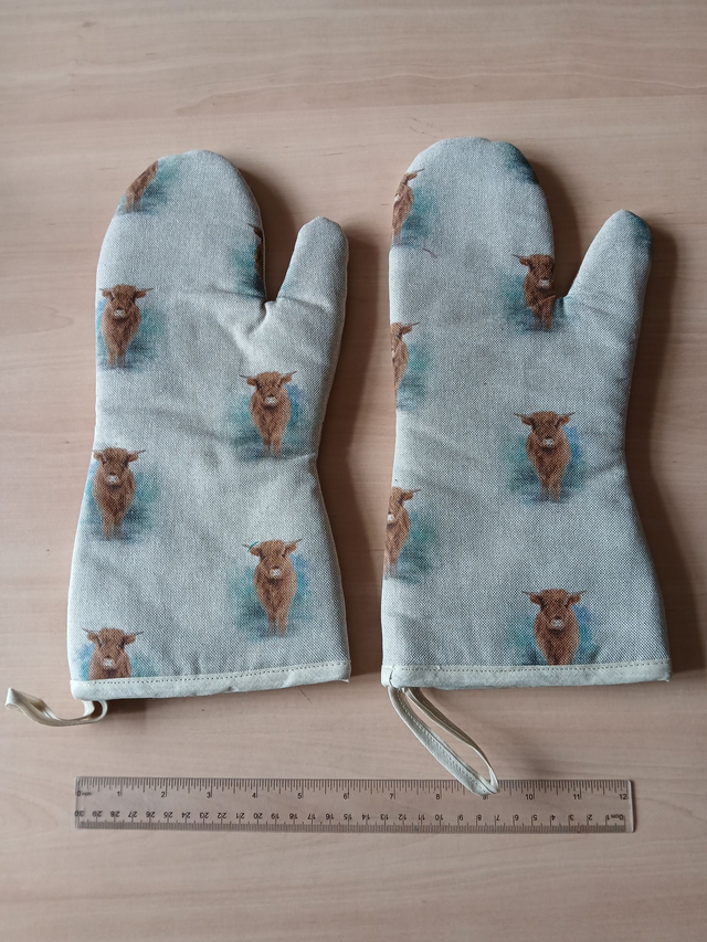 Pair of Oven Gauntlets, Highland Cows Print Cotton Fabric with plain turquoise cotton fabric lining and hanging loop.