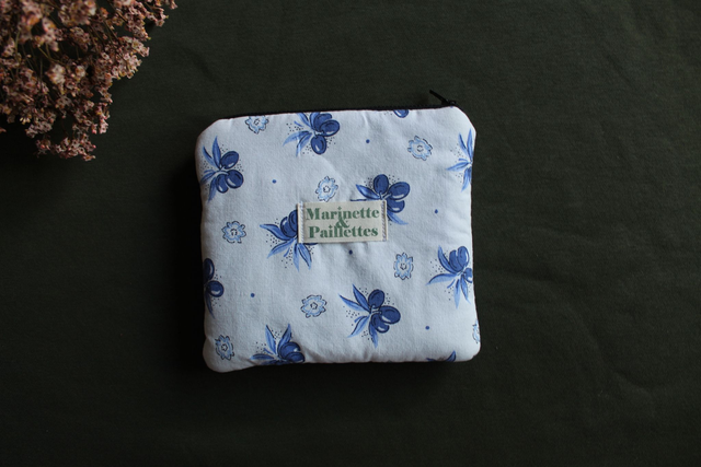 Pochette upcyclée - olives bleues