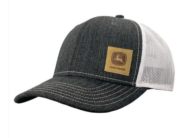 Casquette avec arrière en filet et écusson John Deere

185