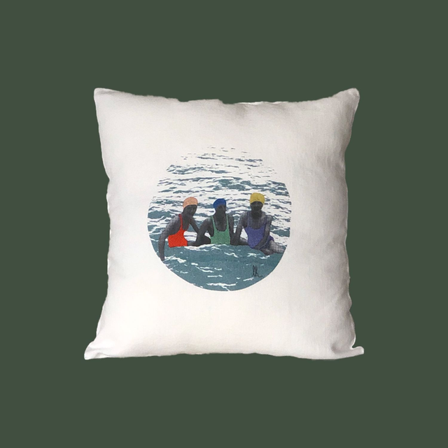 Housse de coussin LES BAIGNEURS blanc brodé main
