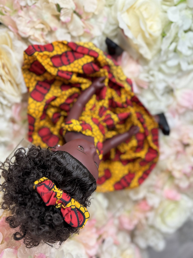 Poupée Habillée d'une Jupe et Haut en Wax Jaune et Rouge Fait main