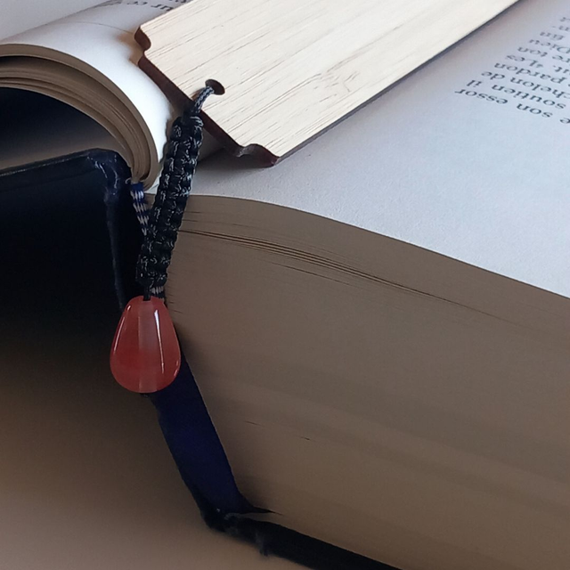 Marque-pages en bambou et Quartz cerise