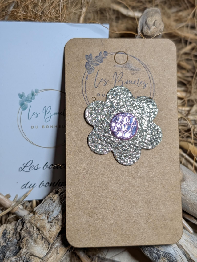 Broche aimanté fleur rétro doré crème 