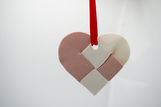 Flettet julehjerte i Porcelæn