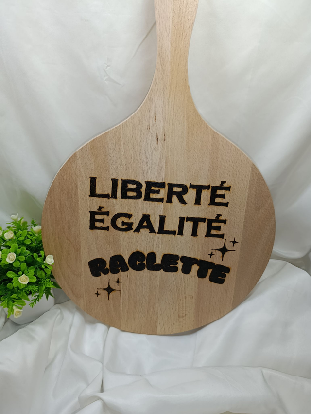 Grande planche "Liberté, Egalité, Raclette"