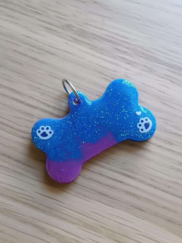 Chapa M - Nombre en Vinilo Blanco