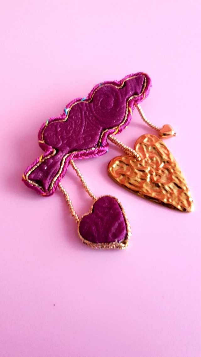 Broche Coups de coeur prune et doré