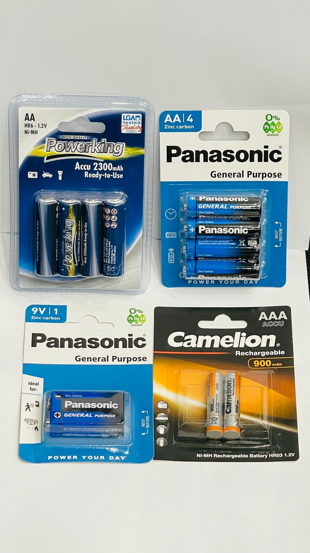 Batterien aller Klassen AAA , AA