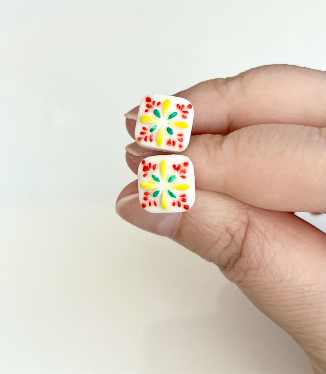 Orecchini siciliani a lobo con mini maioliche