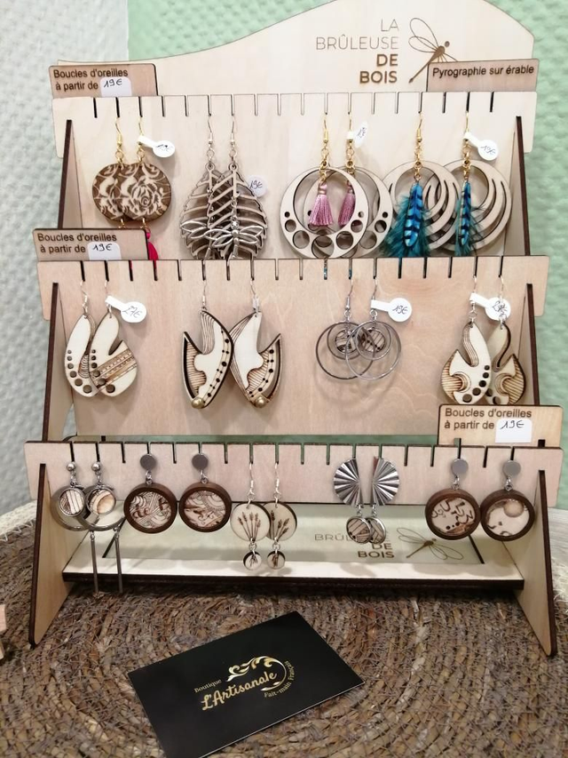 Boucle d'oreille brute