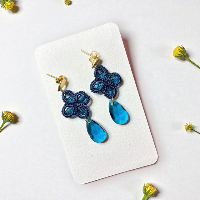 Boucles d'oreilles en dentelle de frivolité et perle en cristal