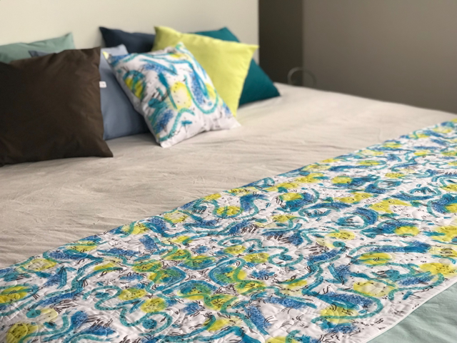 Pièce unique - Pied de lit matelassé nommé "Frissons" - 203cm x 65cm - (Sans les coussins) - Coton bio Made in France