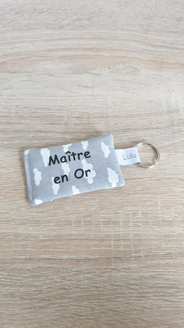 Porte clés Maître en Or (nuages gris)