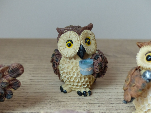 Lot de quatre figurines miniatures collection Famille chouettes hiboux Scènes de Vie Loisirs Vintage