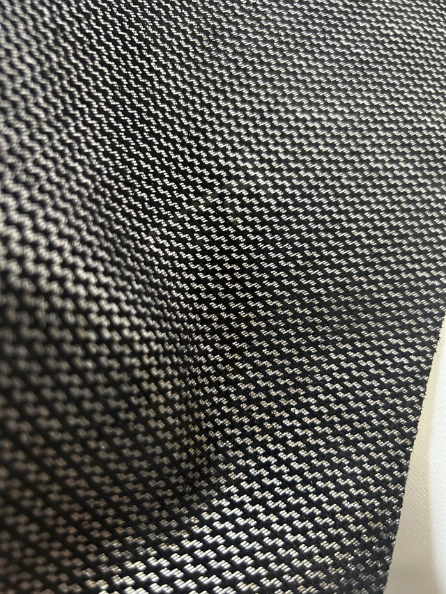 Chute de cuir noir motifs argenté