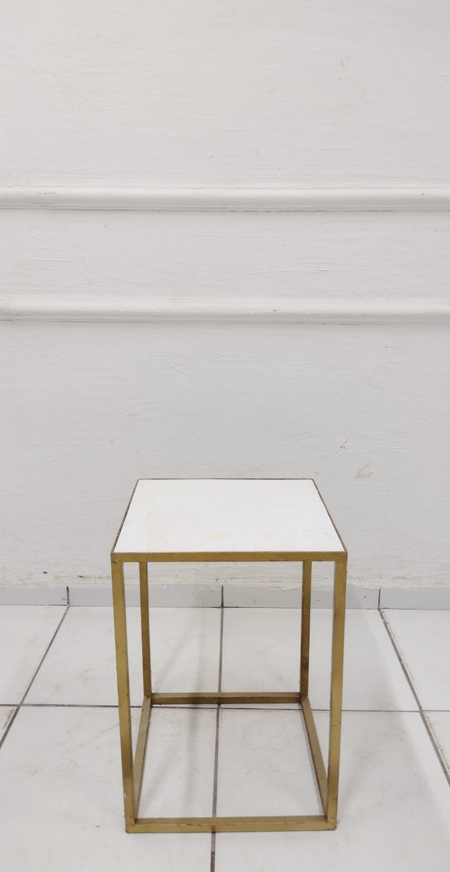 MESA DOURADA TAM. P  - LOCAÇÃO  