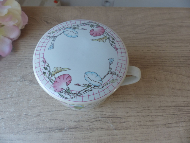 Tisanière fleurie en céramique - Tasse à thé artisanale avec filtre et couvercle, fleurs des champs - Décoration cuisine chic bohème vintage