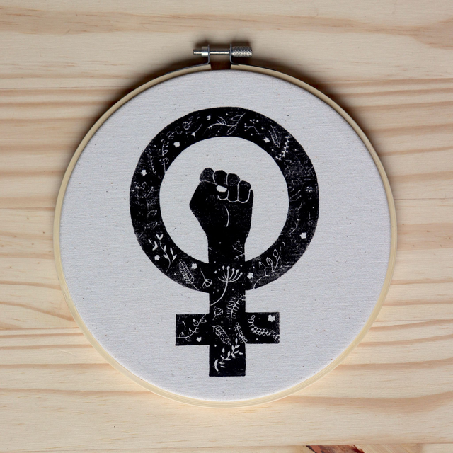Cercle de broderie 20cm féministe