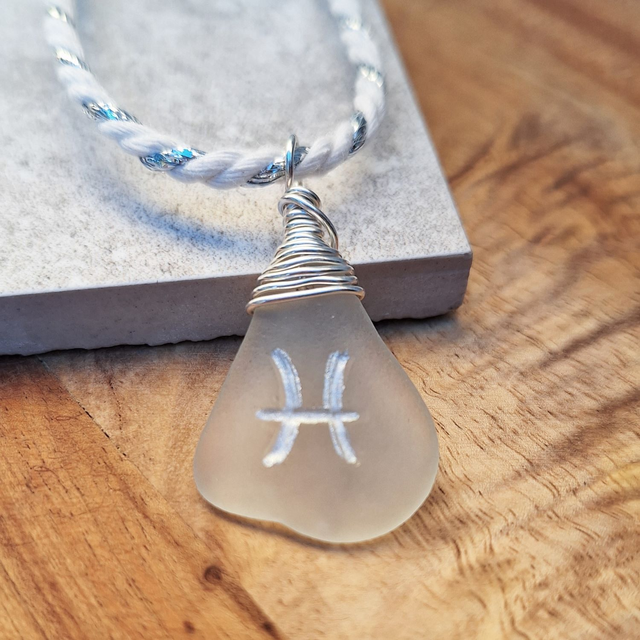 Astro Poisson - pendentif en verre gravé et argent