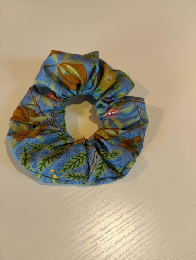 William Handmade scrunchie -William Morris 