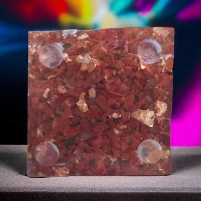 Orgonite pyramide Jaspe rouge