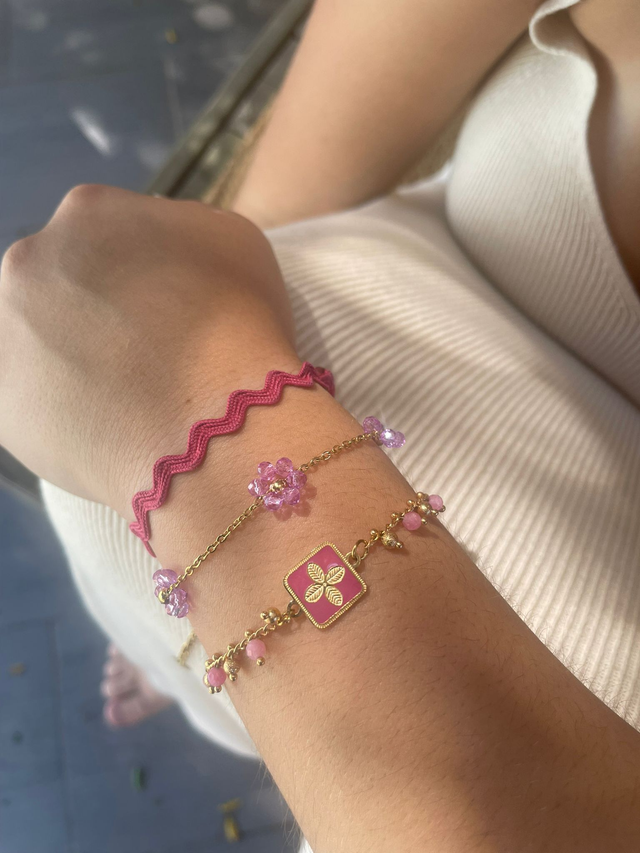 Bracelet Ilona à fleurs violettes  ou roses