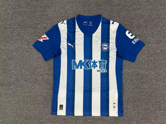 Primera equipación deportivo Alavés 25, 26