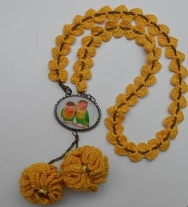 COLLIER PENDENTIF CROCHETE