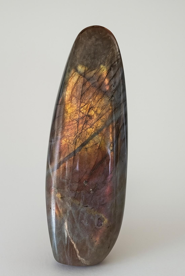 Labradorite type spectrolite 