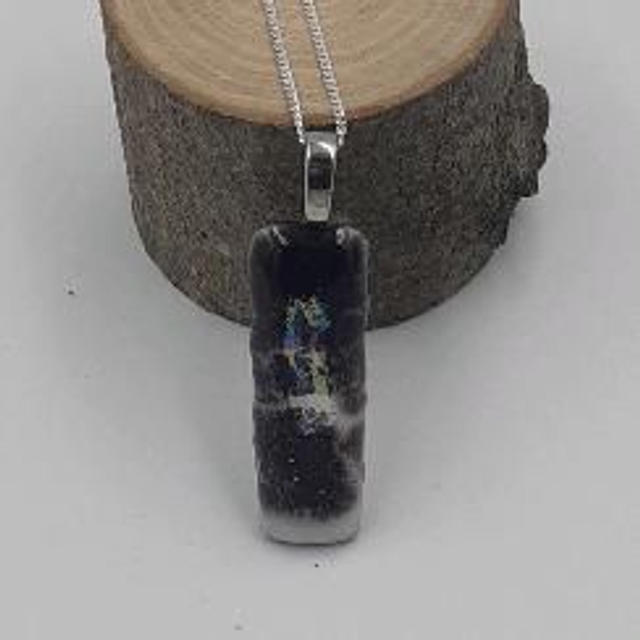 Black pendant with diachrioc splash