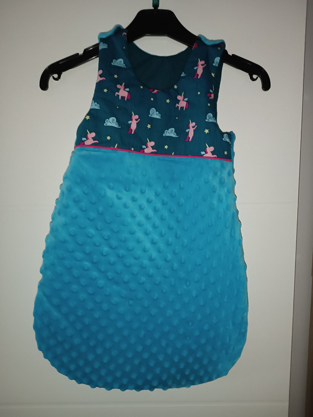 Gigoteuse personnalisée licorne bleue 