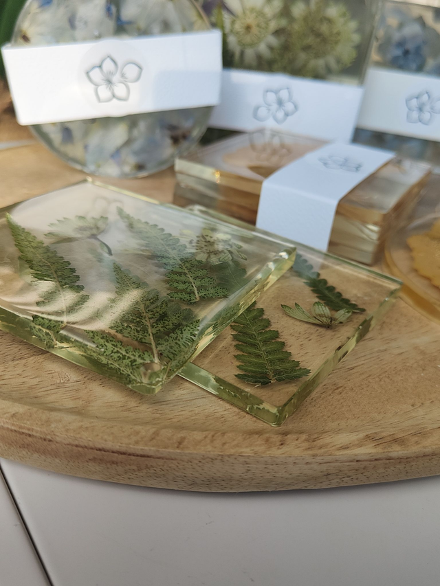 Sous-verres fleurs et résine