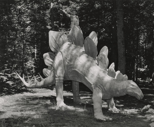 Concrete Stegosaurus, 1947