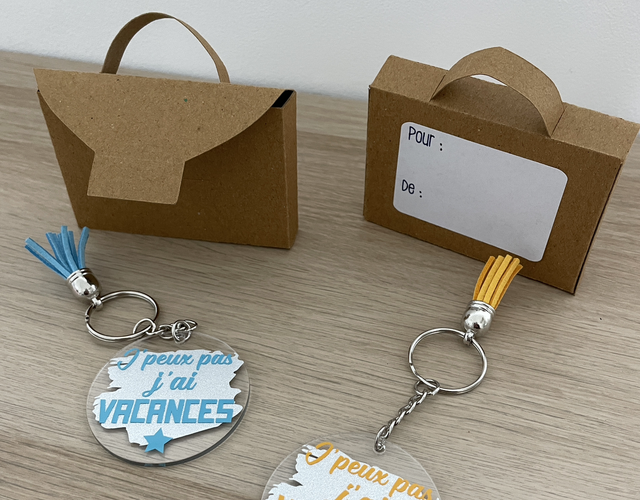 Porte clé avec sa boîte cartable